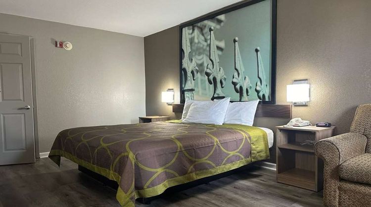 Super 8 Monroe Room