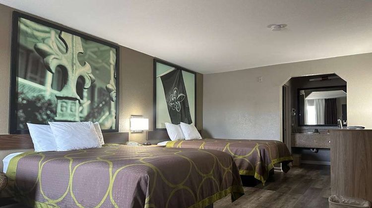 Super 8 Monroe Room