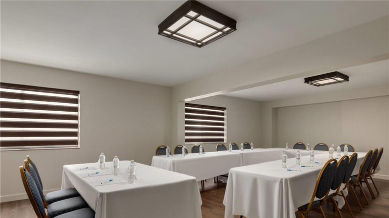 <b>Baymont Inn & Suites Branford/New Haven Meeting</b>. Images powered by <a href="https://iceportal.shijigroup.com/" title="IcePortal" target="_blank">IcePortal</a>.