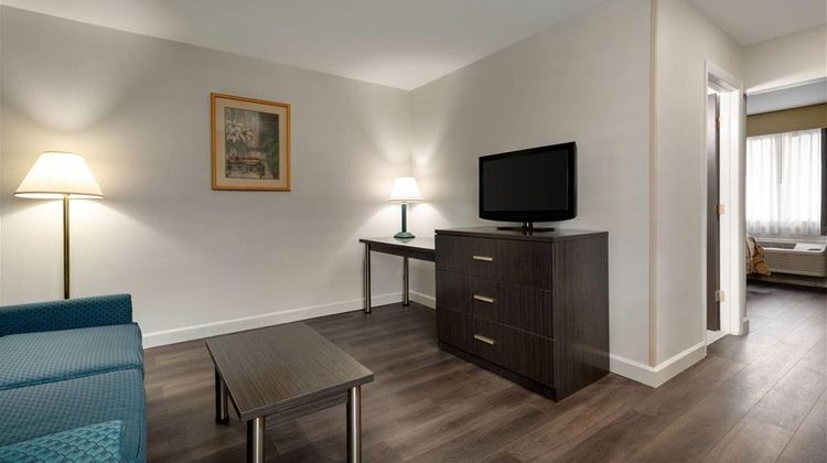 Baymont Inn & Suites Branford/New Haven Suite