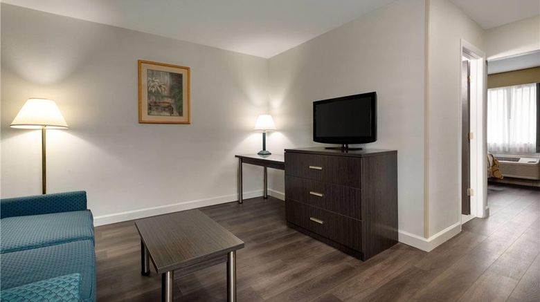 <b>Baymont Inn & Suites Branford/New Haven Suite</b>. Images powered by <a href="https://iceportal.shijigroup.com/" title="IcePortal" target="_blank">IcePortal</a>.