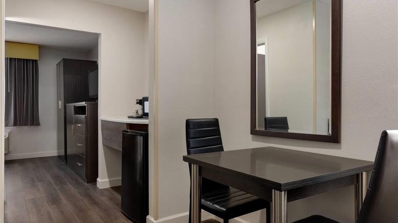 <b>Baymont Inn & Suites Branford/New Haven Suite</b>. Images powered by <a href="https://iceportal.shijigroup.com/" title="IcePortal" target="_blank">IcePortal</a>.