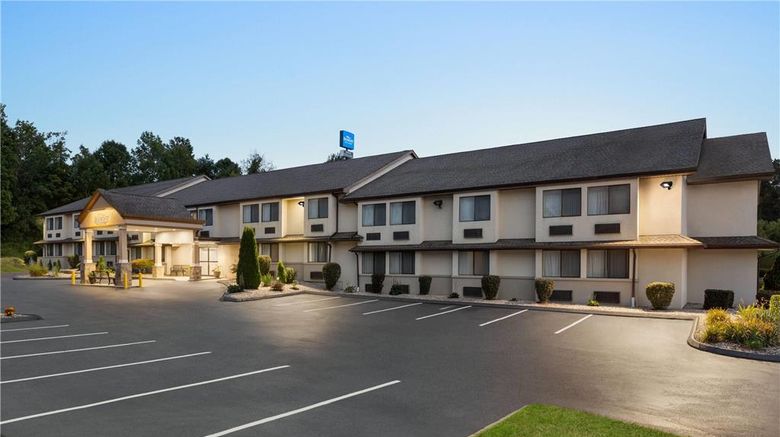 <b>Baymont Inn & Suites Branford/New Haven Exterior</b>. Images powered by <a href="https://iceportal.shijigroup.com/" title="IcePortal" target="_blank">IcePortal</a>.