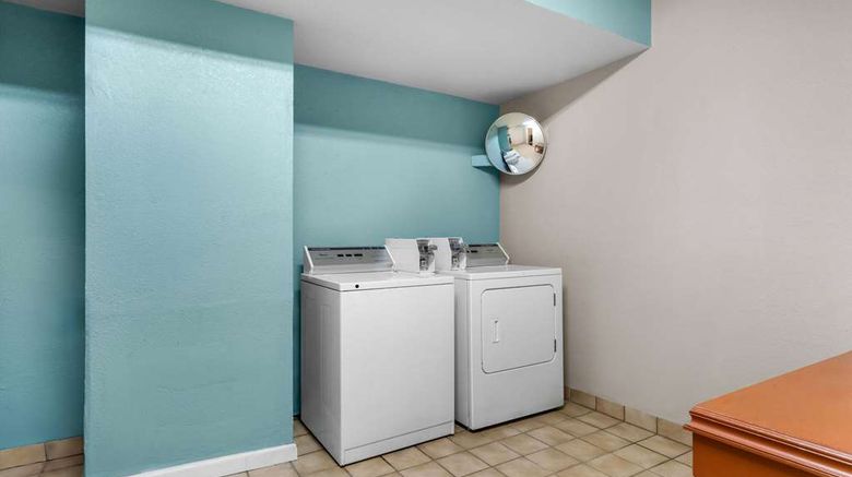 <b>Howard Johnson by Wyndham Santa Cruz Other</b>. Images powered by <a href="https://iceportal.shijigroup.com/" title="IcePortal" target="_blank">IcePortal</a>.