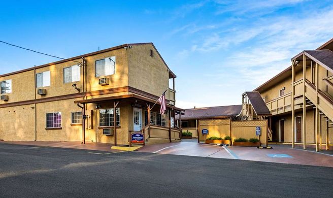 Howard Johnson by Wyndham Santa Cruz Exterior