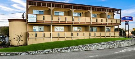 Howard Johnson by Wyndham Santa Cruz Exterior