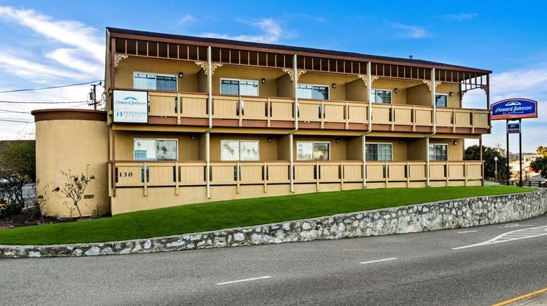 <b>Howard Johnson by Wyndham Santa Cruz Exterior</b>. Images powered by <a href="https://iceportal.shijigroup.com/" title="IcePortal" target="_blank">IcePortal</a>.