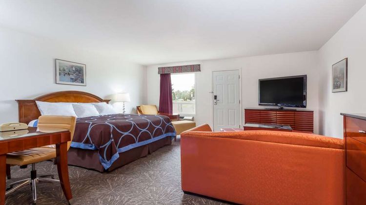 Days Inn by Wyndham Taber Suite