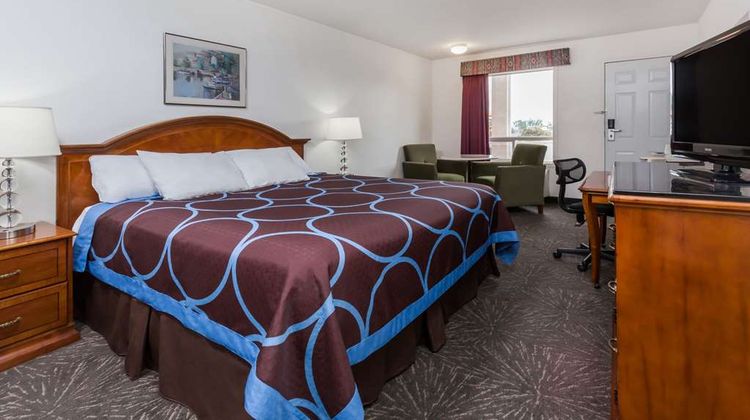 Days Inn by Wyndham Taber Room