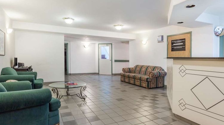Days Inn by Wyndham Taber Lobby