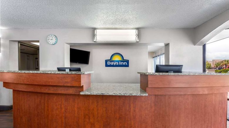 <b>Days Inn Wildwood I-75 Lobby</b>. Images powered by <a href="https://iceportal.shijigroup.com/" title="IcePortal" target="_blank">IcePortal</a>.