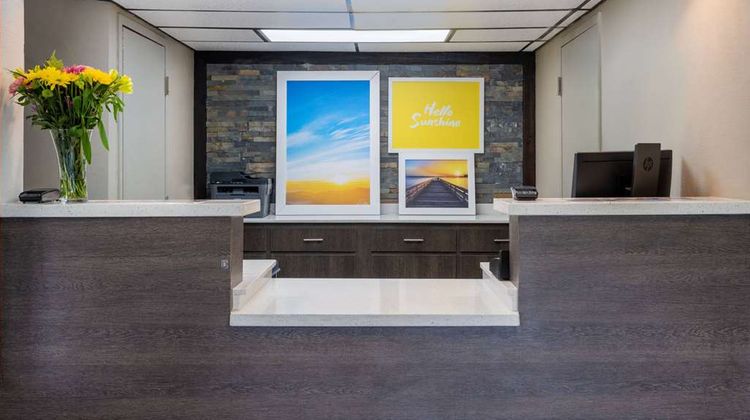 Days Inn Clemson Lobby