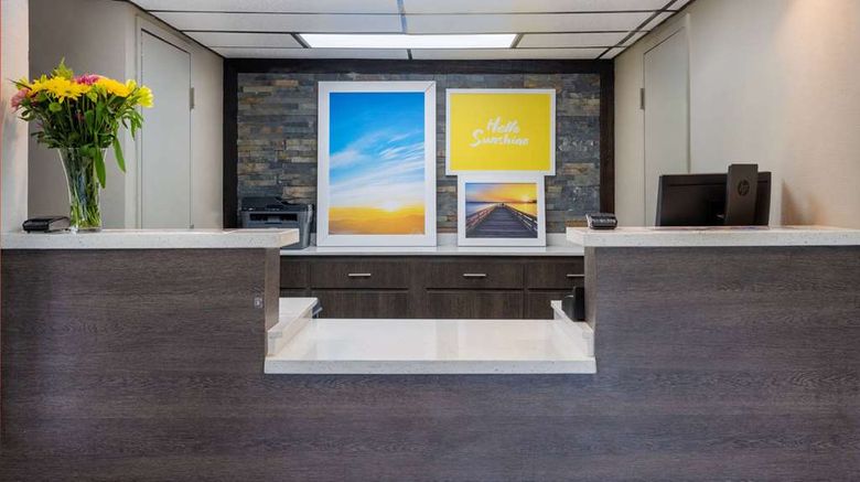 <b>Days Inn Clemson Lobby</b>. Images powered by <a href="https://iceportal.shijigroup.com/" title="IcePortal" target="_blank">IcePortal</a>.