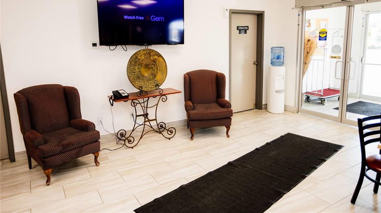 Super 8 Drayton Valley Lobby