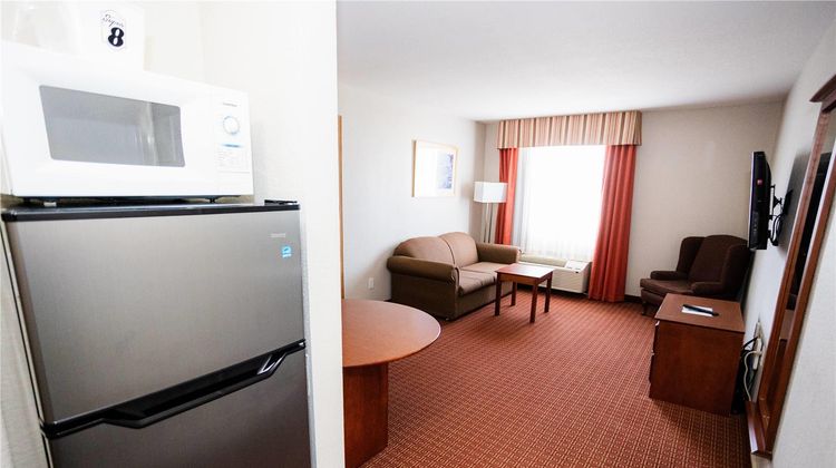 Super 8 Drayton Valley Suite