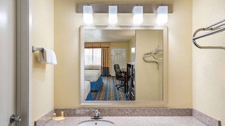<b>Days Inn San Antonio Northwest/Seaworld Room</b>. Images powered by <a href="https://iceportal.shijigroup.com/" title="IcePortal" target="_blank">IcePortal</a>.