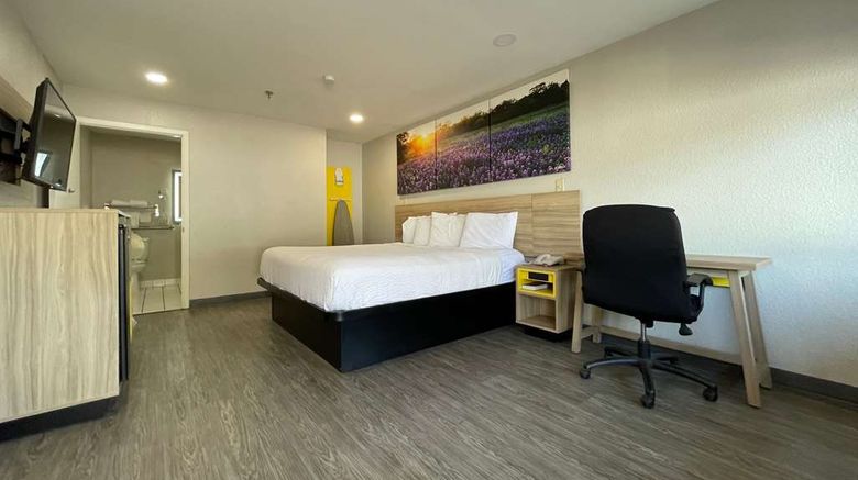 <b>Days Inn San Antonio Northwest/Seaworld Room</b>. Images powered by <a href="https://iceportal.shijigroup.com/" title="IcePortal" target="_blank">IcePortal</a>.