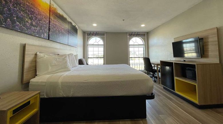 <b>Days Inn San Antonio Northwest/Seaworld Room</b>. Images powered by <a href="https://iceportal.shijigroup.com/" title="IcePortal" target="_blank">IcePortal</a>.