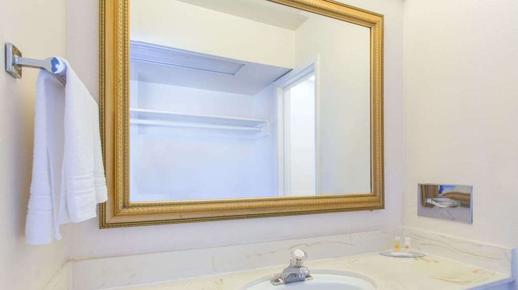 Days Inn Modesto Room