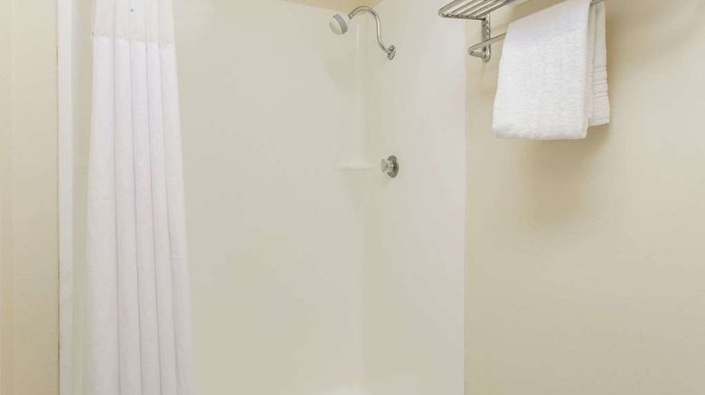 <b>Days Inn Modesto Room</b>. Images powered by <a href="https://iceportal.shijigroup.com/" title="IcePortal" target="_blank">IcePortal</a>.