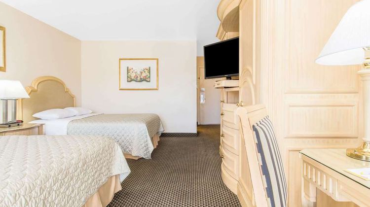 Days Inn Modesto Room