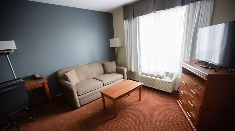 Super 8 Whitecourt Room