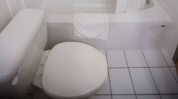 Super 8 Whitecourt Room