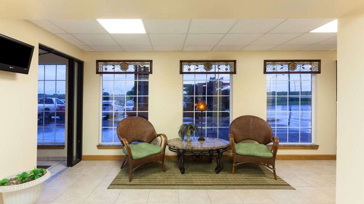 Days Inn Shawnee Lobby