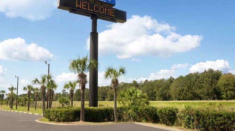 <b>Days Inn Interstate Highway 95 Exterior</b>. Images powered by <a href="https://iceportal.shijigroup.com/" title="IcePortal" target="_blank">IcePortal</a>.