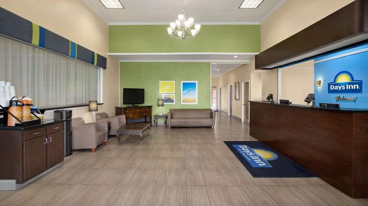 Days Inn Interstate Highway 95 Lobby