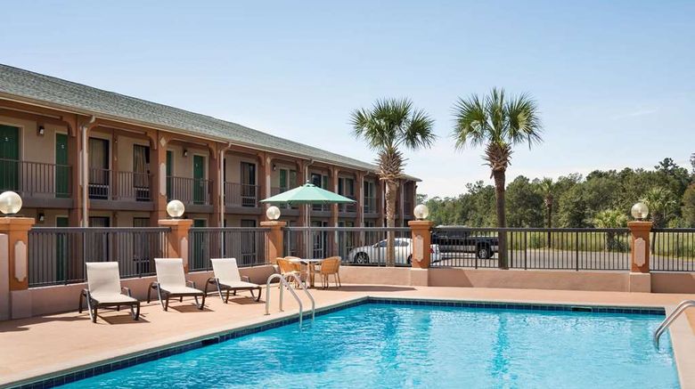 <b>Days Inn Interstate Highway 95 Pool</b>. Images powered by <a href="https://iceportal.shijigroup.com/" title="IcePortal" target="_blank">IcePortal</a>.