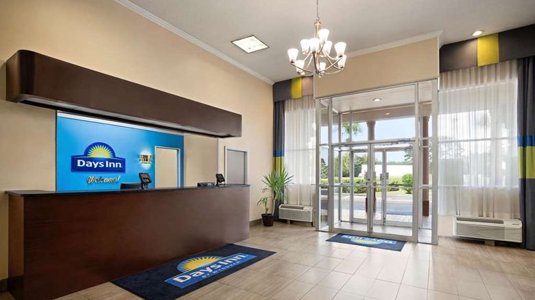 <b>Days Inn Interstate Highway 95 Lobby</b>. Images powered by <a href="https://iceportal.shijigroup.com/" title="IcePortal" target="_blank">IcePortal</a>.
