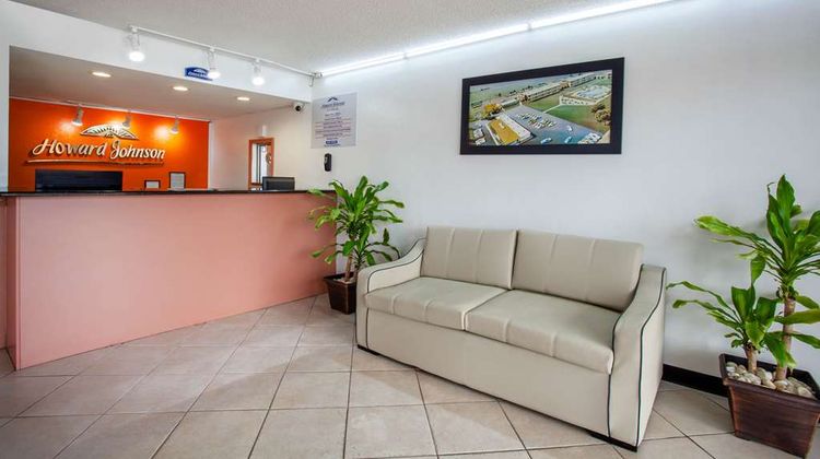 Howard Johnson Inn Vero Beach / I-95 Lobby