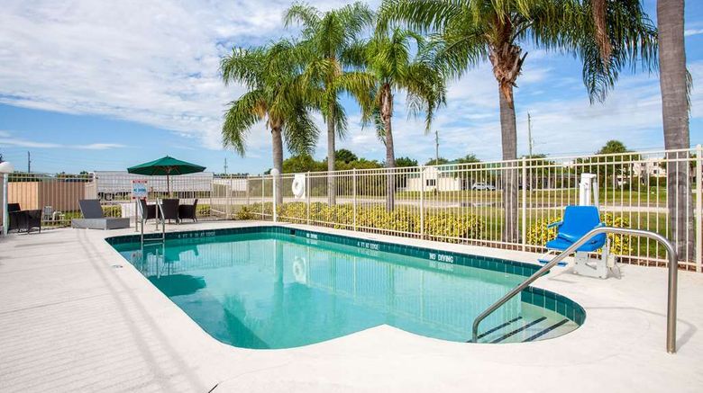 <b>Howard Johnson Inn Vero Beach / I-95 Pool</b>. Images powered by <a href="https://iceportal.shijigroup.com/" title="IcePortal" target="_blank">IcePortal</a>.
