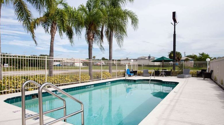 <b>Howard Johnson Inn Vero Beach / I-95 Pool</b>. Images powered by <a href="https://iceportal.shijigroup.com/" title="IcePortal" target="_blank">IcePortal</a>.