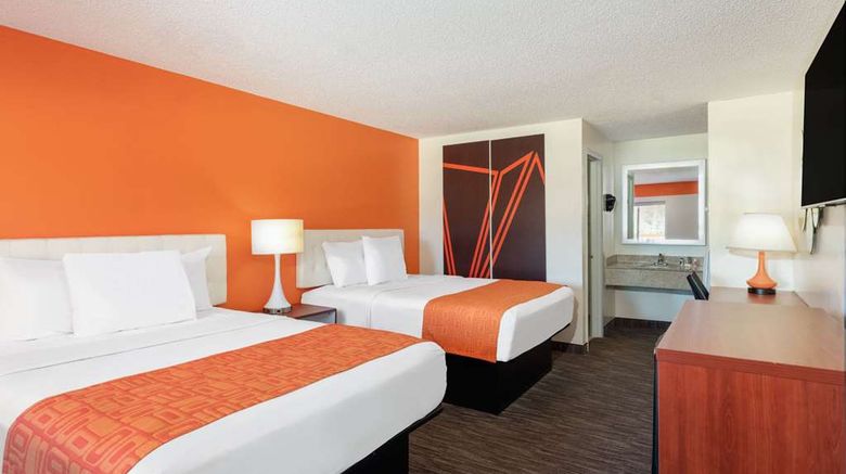 <b>Howard Johnson Inn Vero Beach / I-95 Room</b>. Images powered by <a href="https://iceportal.shijigroup.com/" title="IcePortal" target="_blank">IcePortal</a>.