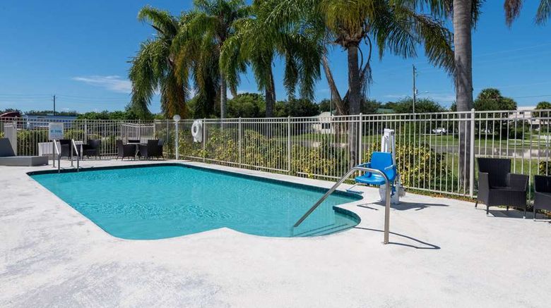 <b>Howard Johnson Inn Vero Beach / I-95 Pool</b>. Images powered by <a href="https://iceportal.shijigroup.com/" title="IcePortal" target="_blank">IcePortal</a>.