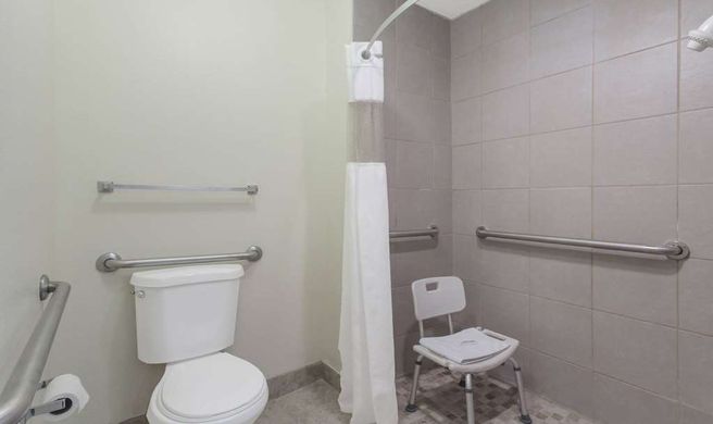 Travelodge by Wyndham Clarksville Room