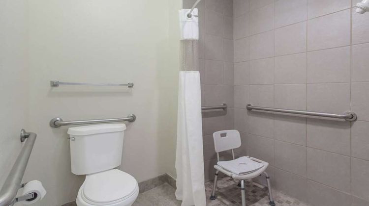 Travelodge by Wyndham Clarksville Room