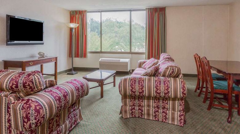 <b>Ramada Triangle/Quantico Suite</b>. Images powered by <a href="https://iceportal.shijigroup.com/" title="IcePortal" target="_blank">IcePortal</a>.