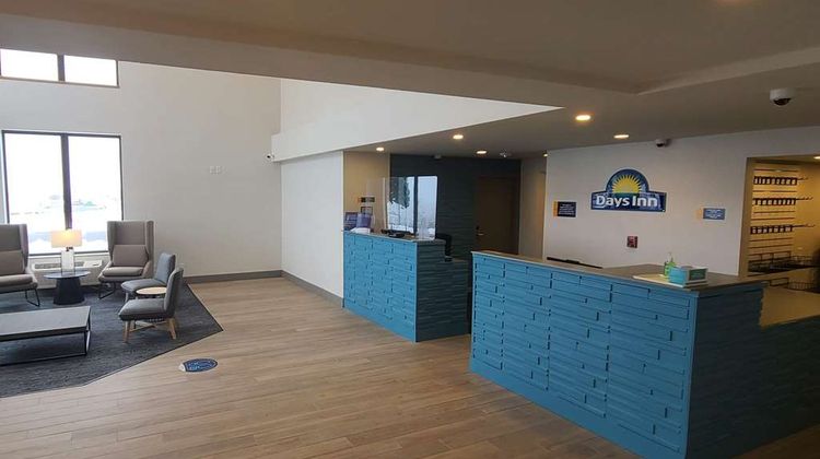 Days Inn Johnson Creek Lobby