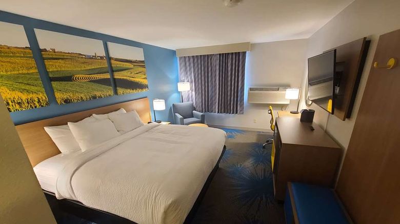<b>Days Inn Johnson Creek Room</b>. Images powered by <a href="https://iceportal.shijigroup.com/" title="IcePortal" target="_blank">IcePortal</a>.