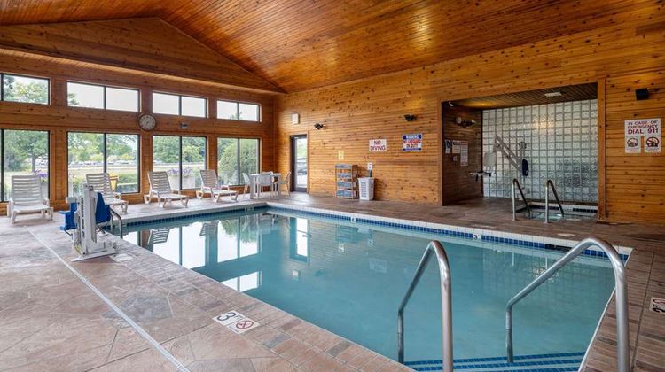 Days Inn and Suites Madison Pool