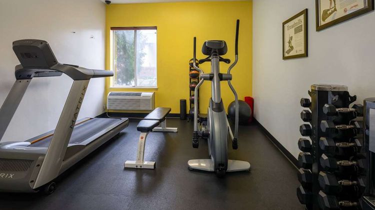 Days Inn and Suites Madison Health