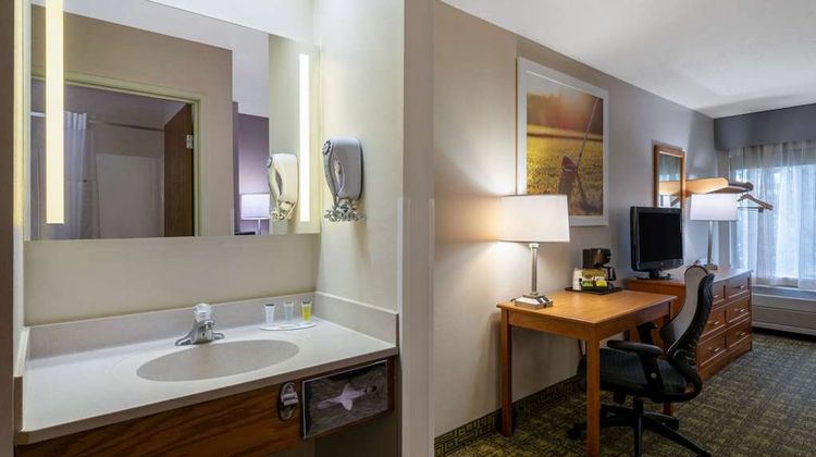 Days Inn and Suites Madison Room