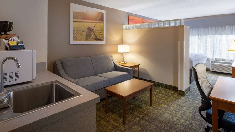 Days Inn and Suites Madison Suite