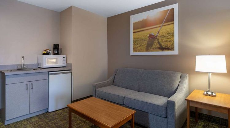 Days Inn and Suites Madison Suite
