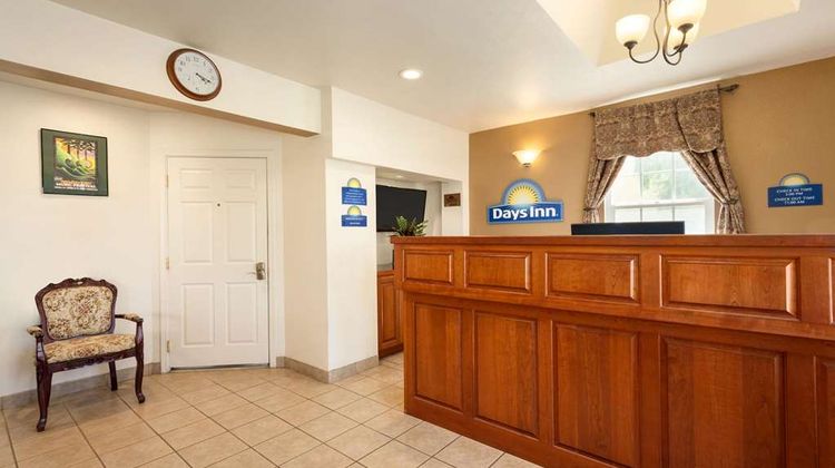 Days Inn Eureka CA Lobby