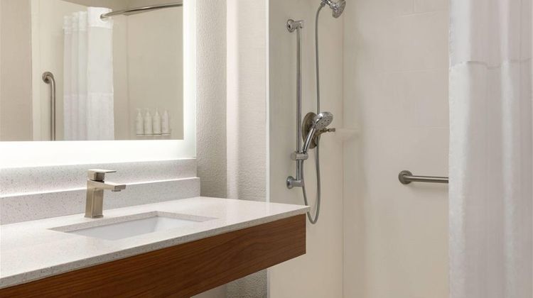 Days Inn Suites Fredericksburg Suite