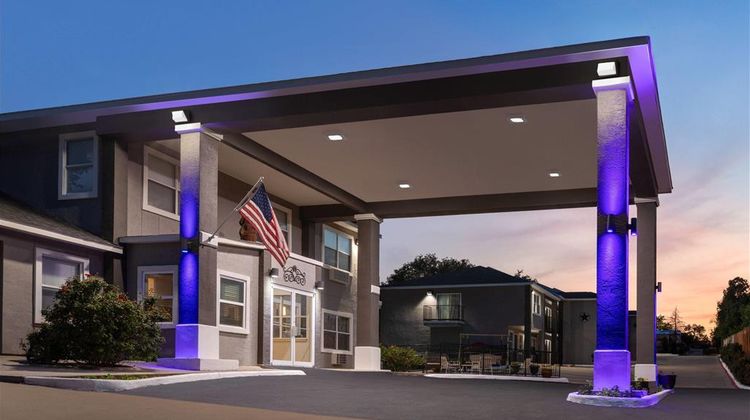 Days Inn Suites Fredericksburg Exterior